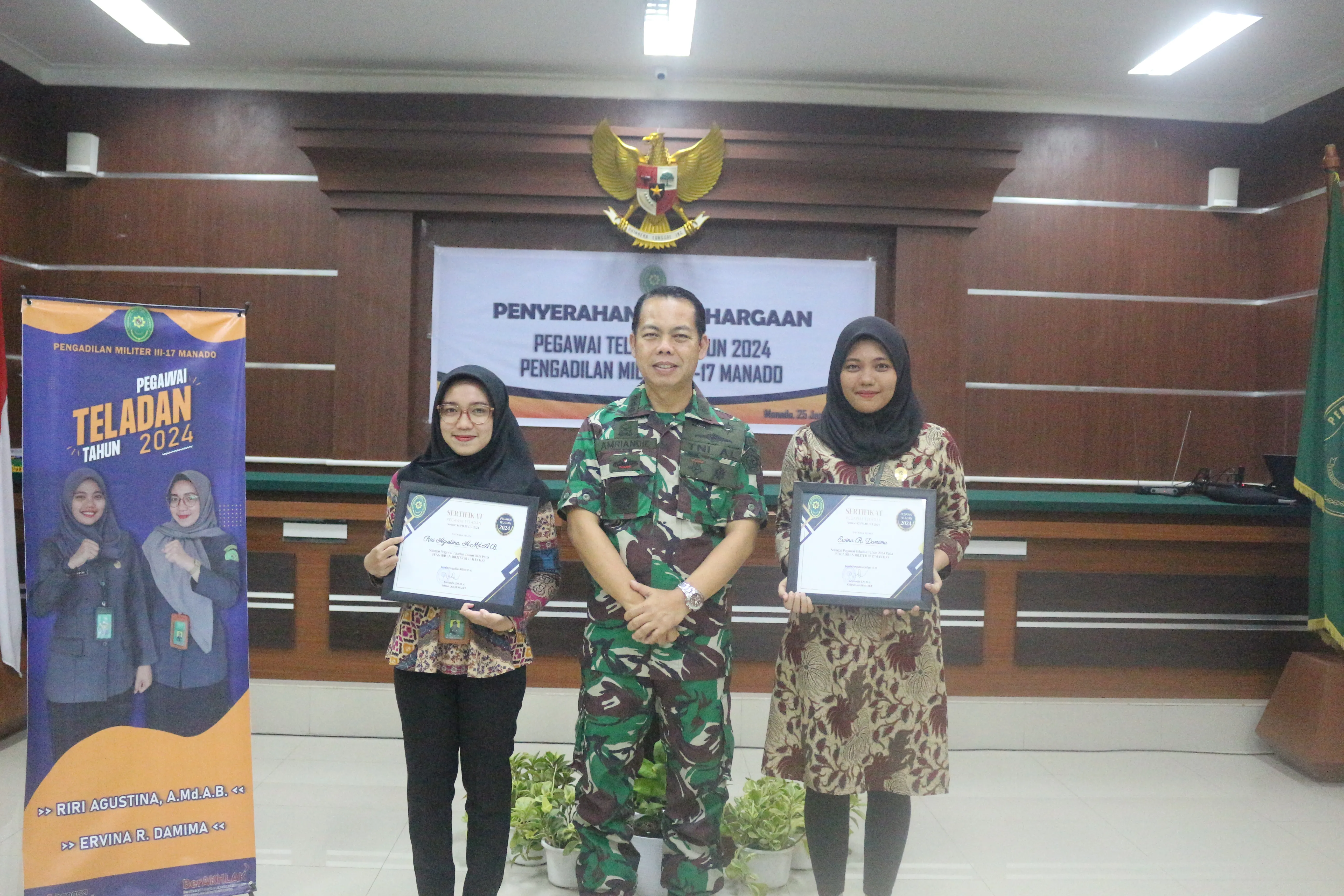 PENYERAHAN PENGHARGAAN PEGAWAI TELADAN TA.2024