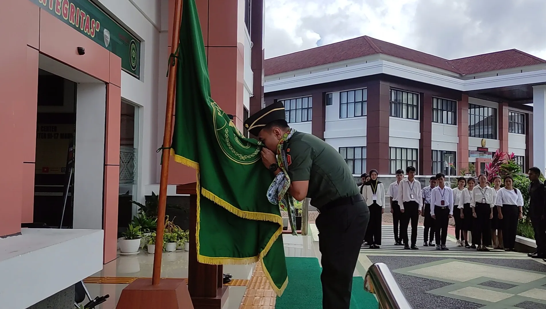 TRADISI KORPS PENERIMAAN HAKIM MILITER PADA PENGADILAN MILITER III-17 MANADO